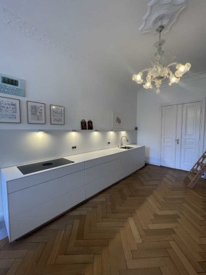 Refugium für anspruchsvolles Stadtleben: Stuckaltbauwohnung im schönen Helmholtzkiez