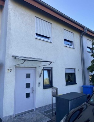 Sehr schönes Einfamilienhaus mit Garten und Garage