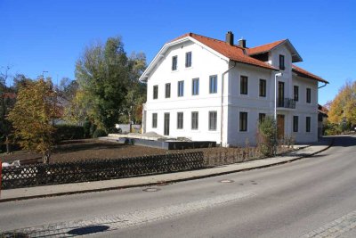 Sehr schön sanierter Altbau, geräumige 3-Zi-Dachgeschoßwohnung in Ermengerst im Oberallgäu