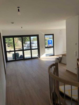 Exklusive 3-Zimmer-EG-Wohnung mit gehobener Innenausstattung mit Balkon und EBK in Seefeld