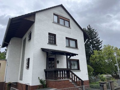 Freistehendes Einfamilien- Mehrgenerationenhaus mit großem Grundstück "Rödermark"