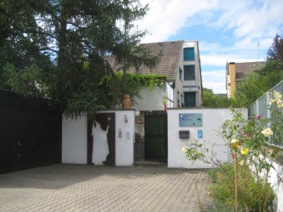 Architektenhaus mit 190 m² Wohn-/Nutzfläche und 933 m² Grund !!