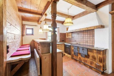 Alpenflair inklusive – Einseitig angebautes EFH mit 6 Zimmern, Sauna & Garten, sofort bezugsfrei