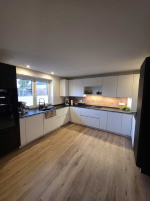 Bungalow im Grünen mit Neubaucharakter und PV-Anlage, Provisionsfrei