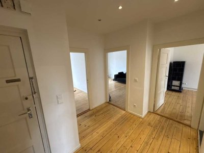 Schöne, moderne, helle Wohnung, mit Balkon. WG geeignet