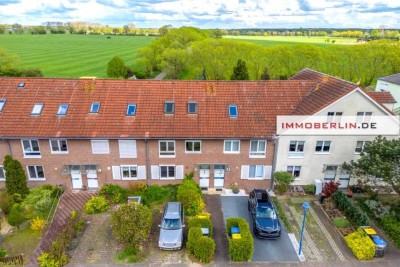 IMMOBERLIN.DE - Charmantes Reihenhaus mit Sonnengarten & Potential in familiär ländlicher Lage