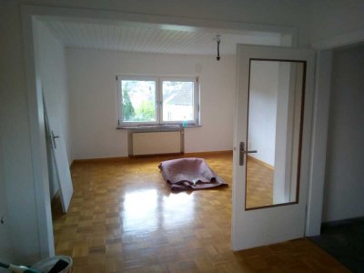 Neu renovierte 2-Zimmer+Neuer Einbauküche+ Bad-Wohnung in Wettenberg
