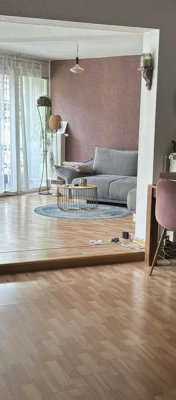 Untermiete: Stilvolle 2-Raum-Wohnung mit EBK in Frankfurt
