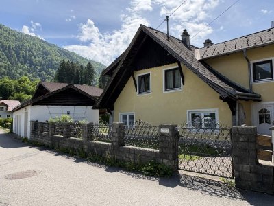Großzügiges sanierungsbedürftiges Wohnhaus