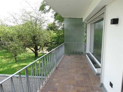 Bezugsfertig renovierte 2-Zi.-Wohnung mit großem Balkon!