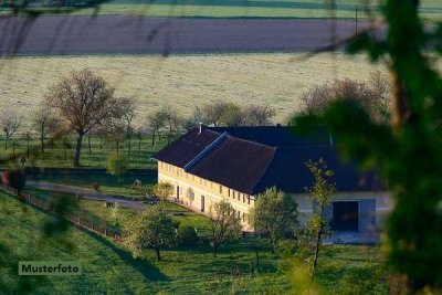 Gebäudeensemble mit 2 Einfamilienhäusern und Doppelgarage