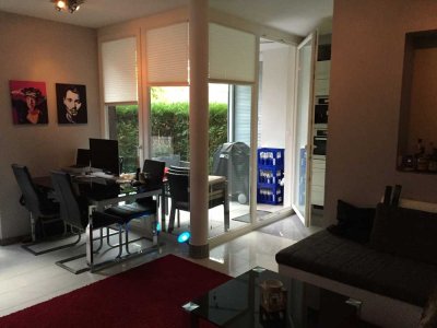 Moderne und hochwertig ausgestattete 2-Zimmerwohnung mit 2 Terrassen und eigenem Gartenanteil