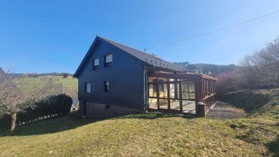 Großes Einfamilienhaus mit Wintergarten im Sauerland Grenze zum Siegerland