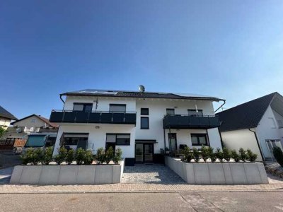 Stilvolle, neuwertige 2-Raum-Wohnung mit geh. Innenausstattung mit Balkon und EBK in Tiefenbronn