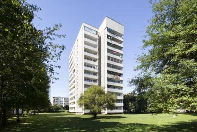 Traumhafter Weitblick: Familienfreundliche 3-Zi.-Wohnung mit EBK für Sie renoviert!