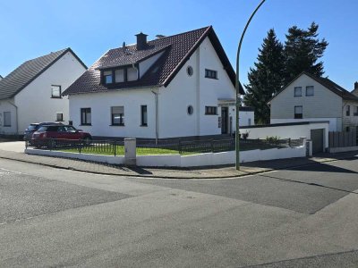 Freistehendes Ein-/Zweifamilienhaus mit zusätzlichem Anbau und separatem Eingang u. Pool in Kirkel