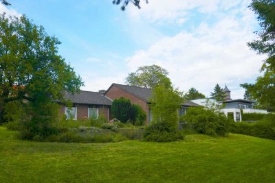 Kassel-Kirchditmold: Bestlage…Sehr großzügiges Einfamilienhaus mit traumhaft schönem Garten