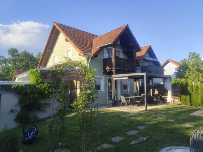 Charmante Doppelhaushälfte mit traumhaftem Garten in ruhiger Lage, Fürstenfeld