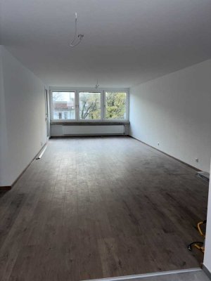 Geschmackvolle 3-Raum-Wohnung mit Balkon und Einbauküche in Dettingen unter Teck