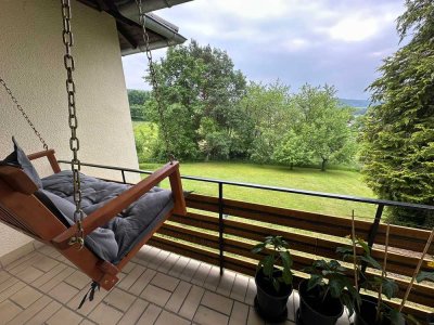 Attraktive 4-Zimmer-Wohnung mit gehobener Innenausstattung mit Balkon und Einbauküche in Schlitz