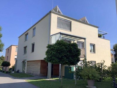 Zentrale Wohnung mit Terrasse und Gartenanteil sowie Tiefgaragenabstellplatz