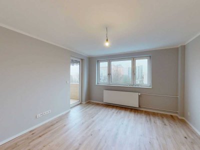 **FRISCH RENOVIERT** Moderne 2-Zimmer-Wohnung mit EBK, BALKON und stilvollem Duschbad in Marienfelde