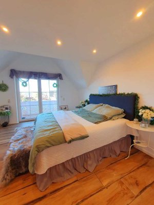 Balkon-Zimmer 1.OG (WG) (Neue Küche,Fussbodenheizung,Solarstrom..)
