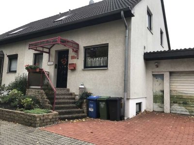 Doppelhaushälfte mit großer Garage in  Göttingen