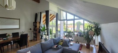 Schöne großzügige 3 Zimmer-Dachgeschoss-Wohnug mit Balkon in kleiner Wohneinheit