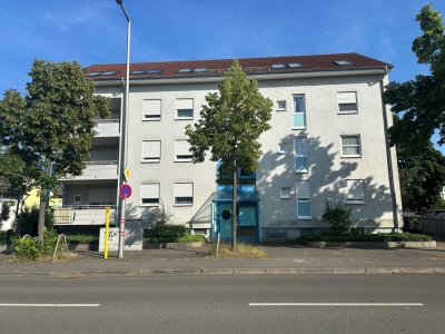 Charmante 3-Zimmer-Dachgeschosswohnung in einem sehr gepflegten Mehrfamilienhaus.