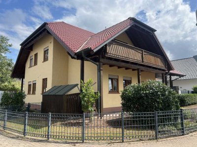 Tolle 3 Zimmerwohnung mit Terrasse, Garten und Garage zu vermieten !
