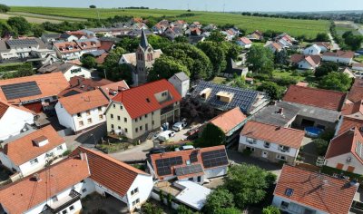 Im ehemaligen Weingut. 3 ZKB-Neubau. Effizienzhaus 40. Zuschuss von 52.00 € der KfW möglich.