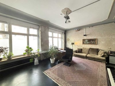 Stilvolle Atelier-Wohnung mit Loft-Charme und gehobener Innenausstattung in Berlin Wedding
