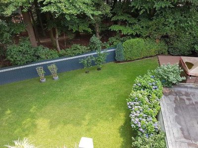 Großzügige, lichtdurchflutete Maisonette-Wohnung über zwei Etagen