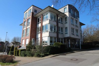 Schöne & frisch renovierte 2 Zimmer -Wohnung mit Balkon