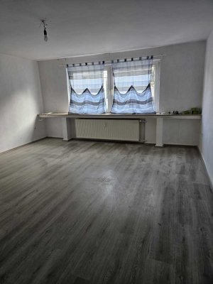 Schöne helle, gut aufgeteilte Wohnung mit Balkon im Bereich Aktienstr.
