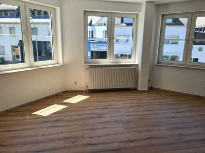 Großzügige ruhige 3 -Zimmer-Wohnung mit Balkon