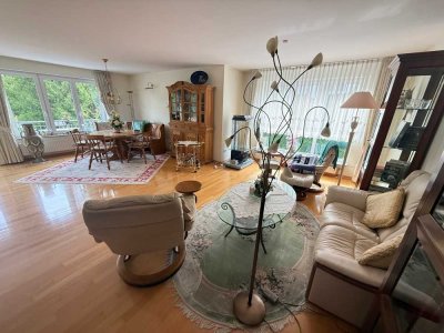 Attraktive, großzügige 2,5-Zi.-Whg. * Balkon * EBK * Duplex-Parker * (für 1-2 Pers.) * Hedelfingen