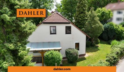 CHARMANTES EINFAMILIENHAUS IN RUHIGER WOHNLAGE MIT GEPFLEGTEM GARTEN UND VIEL PLATZ FÜR DIE FAMILIE
