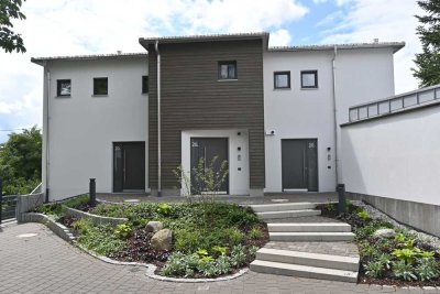 Haus in Haus mit Terrasse und 2 Balkonen