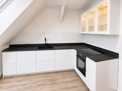 Kaffee mit Seeblick * Helle 2-Zimmer unterm Dach * Tageslichtbad * neu renoviert * neue Einbauküche