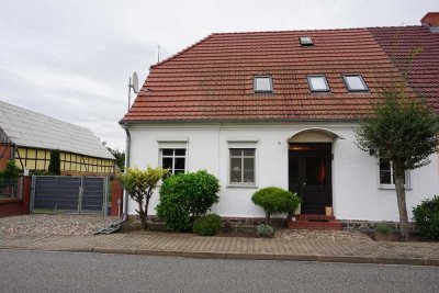 Attraktives Haus im Grünen - Topzustand