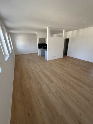 Neue, moderne 2 Zimmerwohnung mit Balkon und EBK