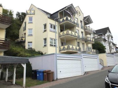 Helle 4 Zimmer-Wohnung mit EBK, Garage und herrlichem Ausblick ins Lahntal!