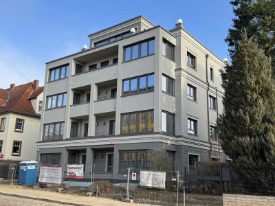 Vier Raum Wohnung in Eberswalde. Fahrstuhl, 2  Balkone, große Küche, Keller, Gartennutzung.