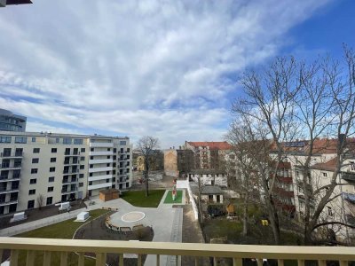 von Privat – 5 OG Erstbezug – urban & ruhig zugleich, 3 Schlaf- Zimmer, Balkon, EBK, TG