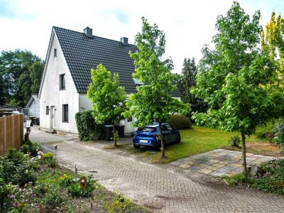 Modernisiertes Zweifamilienhaus in ruhiger Lage