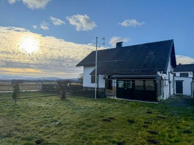 - Weitblick in die Alpen - Einfamilienhaus auf sonnigem Grundstück (Sanierungsbedürftig)