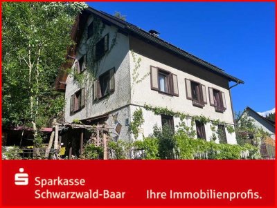2-Familienhaus mit 2 Carports