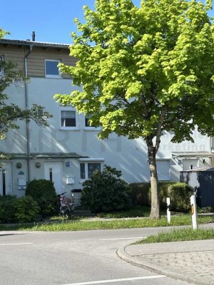 SONNIGES "BSG" REIHENMITTELHAUS MIT CARPORT